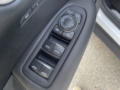 Used 2025 Cadillac XT5 Premium Luxury image 29