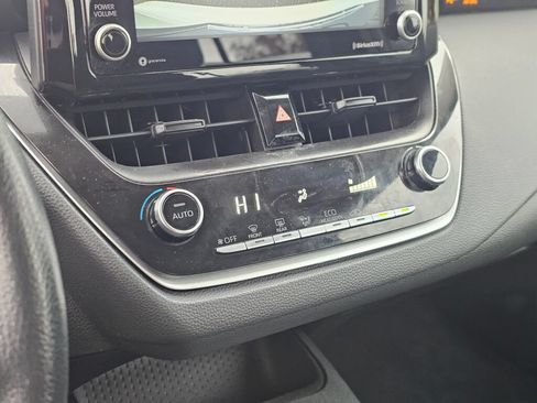 Used 2022 Toyota Corolla LE FWD image 32