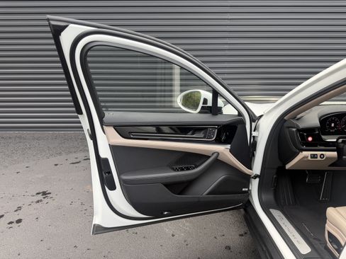 Certified 2025 Porsche Panamera 4 E-Hybrid AWD/4WD image 18