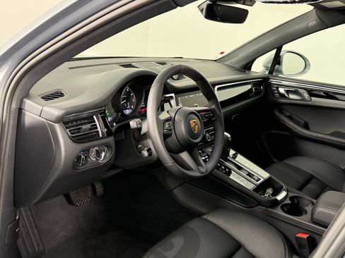 Certified 2026 Porsche Macan AWD/4WD image 4