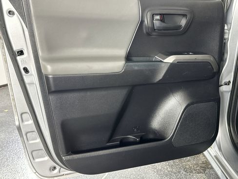 Used 2020 Toyota Tacoma SR5 image 30