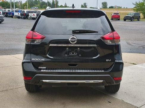 Used 2017 Nissan Rogue SV FWD image 17