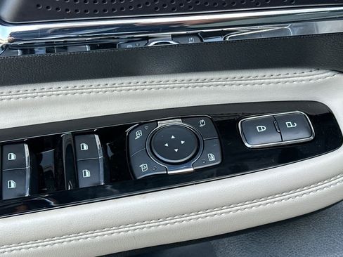 Used 2025 Lincoln Corsair FWD image 14