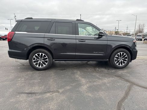 Used 2025 Ford Expedition Platinum image 9