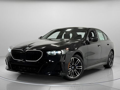 New 2026 BMW 530i xDrive w/ M Sport Package image 2