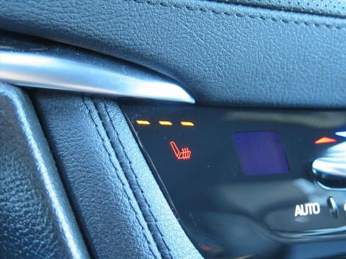 Used 2025 Cadillac XT5 Premium Luxury image 15