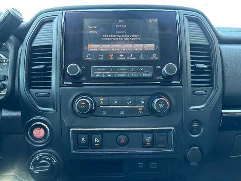 Used 2022 Nissan Titan SV image 15