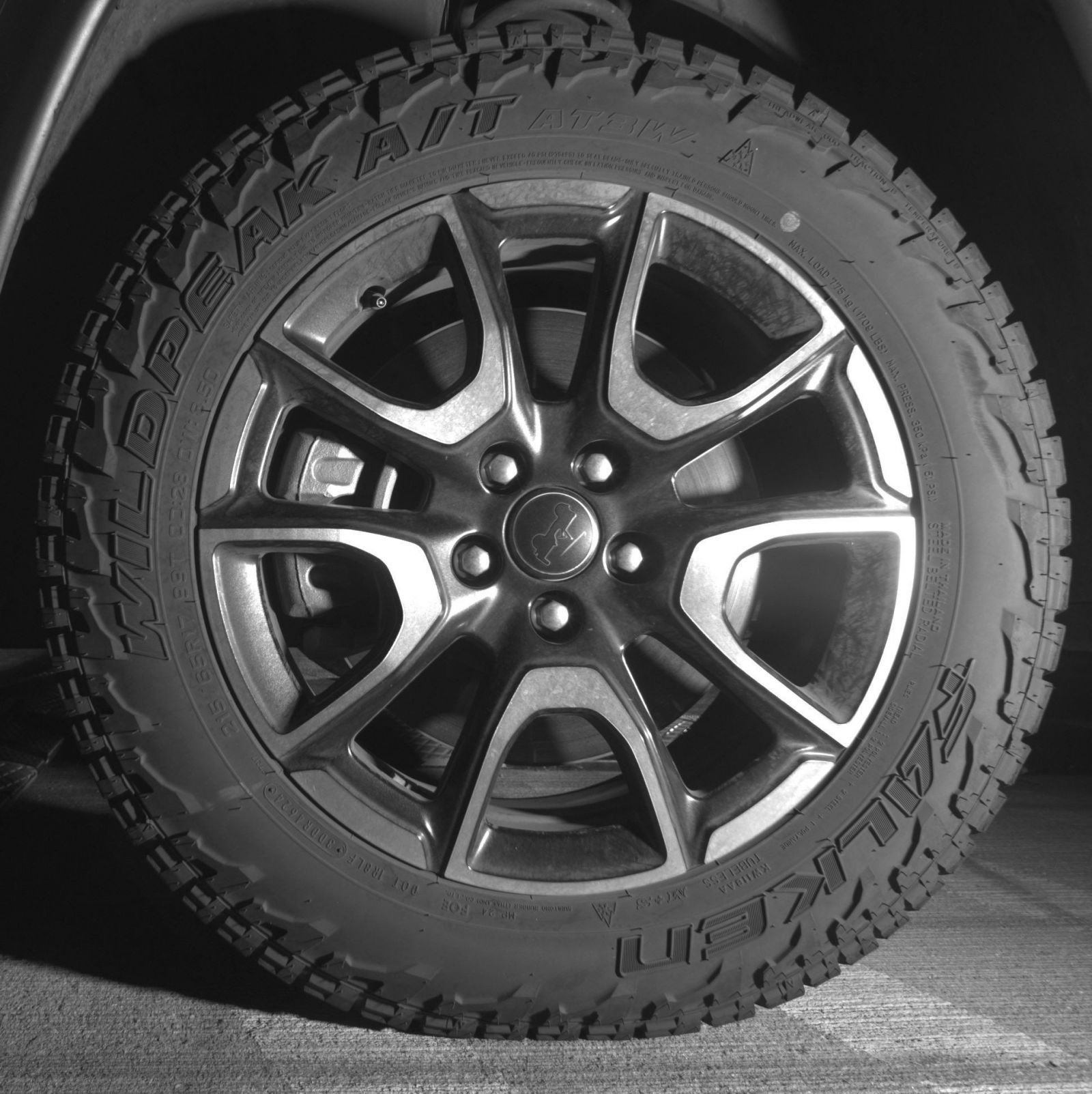 Used 2025 Jeep Compass Trailhawk AWD/4WD image 14