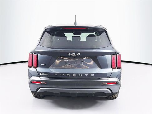 Used 2022 Kia Sorento LX AWD/4WD image 6