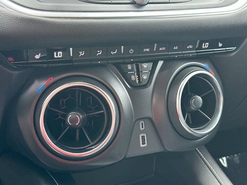 Certified 2025 Chevrolet Blazer LT FWD image 15