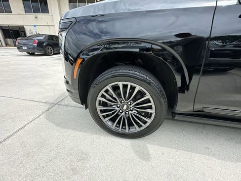 Certified 2025 Cadillac Escalade ESV Sport Platinum AWD/4WD image 18