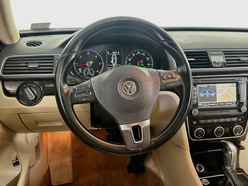 Used 2015 Volkswagen Passat TDI SEL Premium FWD image 17