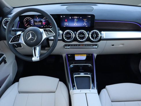 Used 2025 Mercedes-Benz GLB 250 image 21