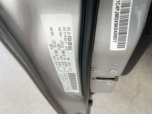 Used 2019 Jeep Cherokee Limited image 27