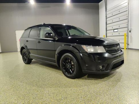 Used 2019 Dodge Journey SE w/ Blacktop Package FWD image 1