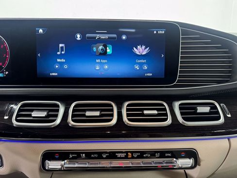 Certified 2025 Mercedes-Benz GLS 450 4MATIC image 18