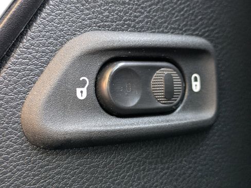 Used 2017 Jeep Wrangler Unlimited Sahara w/ Max Tow Package image 27