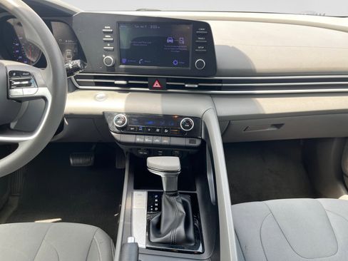 Used 2023 Hyundai Elantra SEL FWD image 11