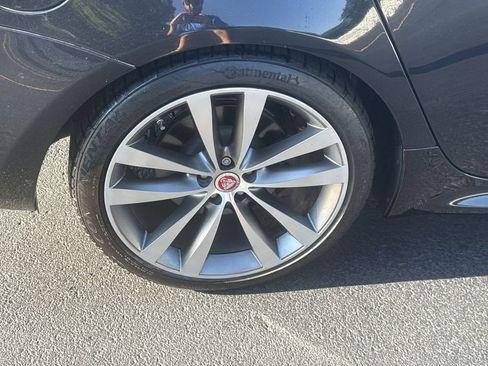 Used 2018 Jaguar XJ R-Sport RWD image 10