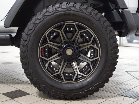 Used 2024 Jeep Wrangler Unlimited Sport AWD/4WD image 25