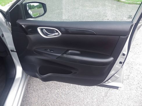 Used 2019 Nissan Sentra SV FWD image 32