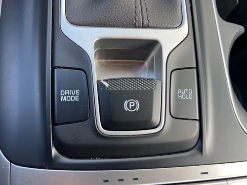 Certified 2024 Kia Carnival LX image 23