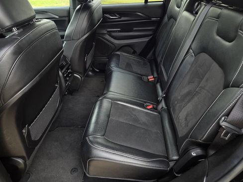 Used 2024 Jeep Grand Cherokee Altitude RWD image 30
