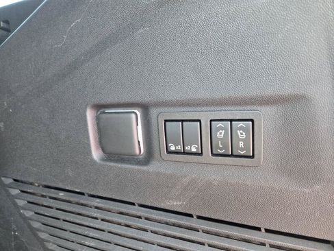 Used 2023 GMC Yukon XL AT4 w/ Technology Package AWD/4WD image 8