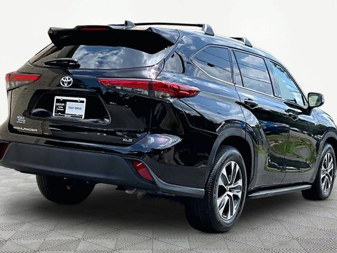 Used 2022 Toyota Highlander XLE FWD image 13