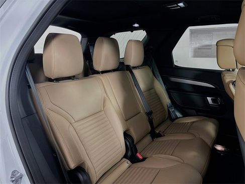 New 2026 Land Rover Discovery Dynamic SE image 28