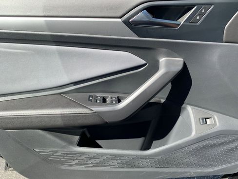 Used 2025 Volkswagen Jetta SE image 20