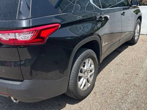 Used 2020 Chevrolet Traverse LS FWD image 3