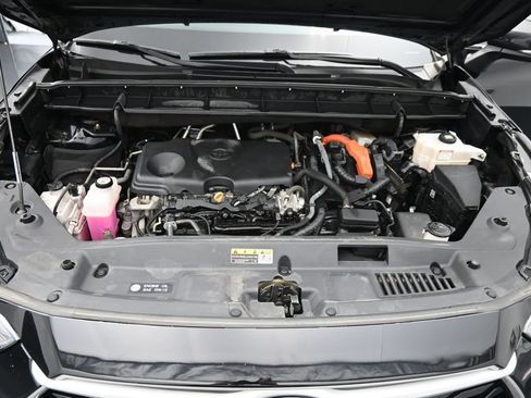 Used 2022 Toyota Highlander XLE AWD/4WD image 14