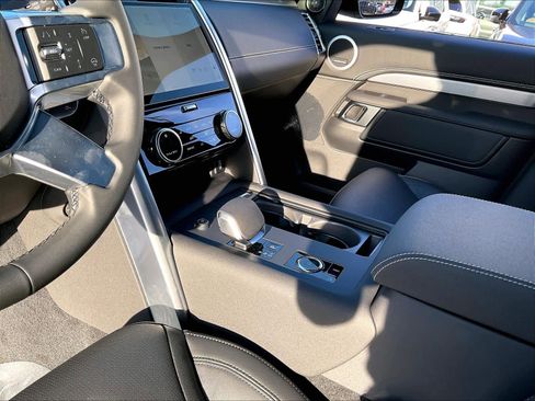 New 2026 Land Rover Discovery Limited Edition image 10