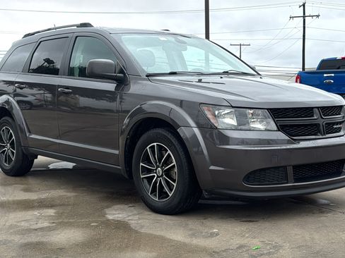 Used 2018 Dodge Journey SE w/ Popular Equipment Group image 3