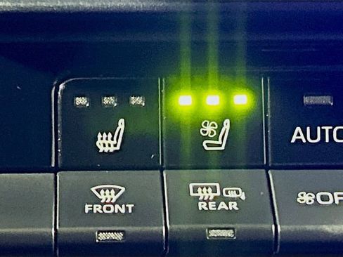 Used 2023 Toyota Crown AWD/4WD image 18