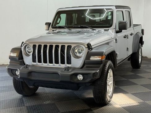 Used 2020 Jeep Gladiator Sport w/ Quick Order Package 24S image 3