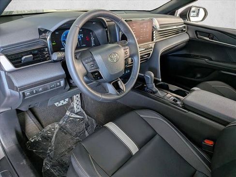 Used 2025 Toyota Camry SE FWD image 12