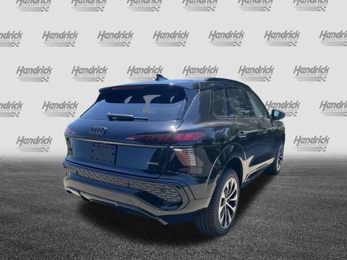 Used 2026 Audi Q3 quattro 2.0T w/ Driver Assistance Package AWD/4WD image 9
