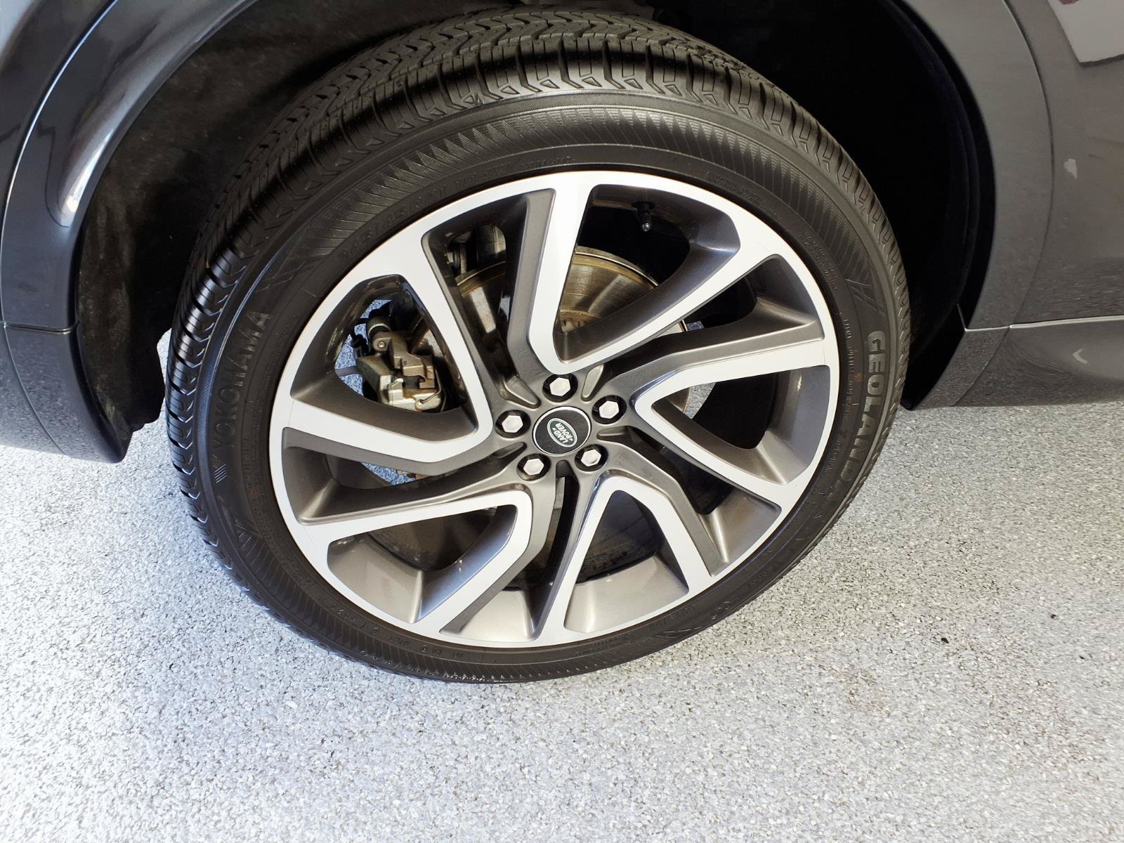 Used 2023 Land Rover Discovery Sport SE R-Dynamic AWD/4WD image 5