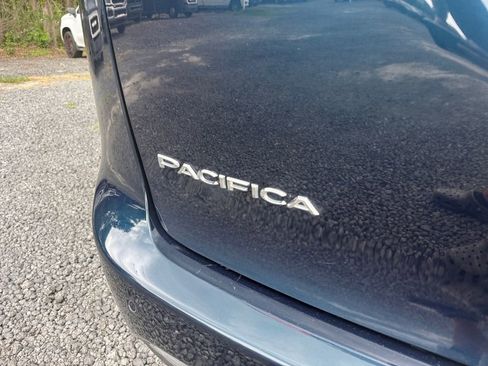 Used 2024 Chrysler Pacifica Touring-L FWD image 16