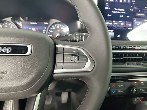 Used 2025 Jeep Compass Latitude w/ Altitude Special Edition image 25