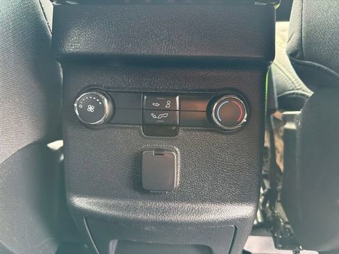 Used 2016 Ford Explorer XLT AWD/4WD image 17