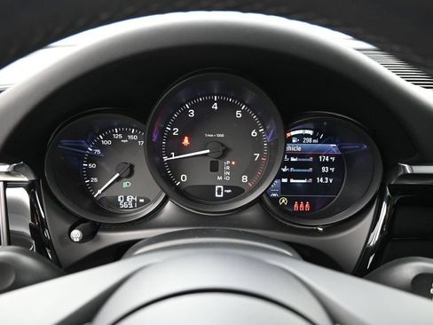 Certified 2026 Porsche Macan AWD/4WD image 19