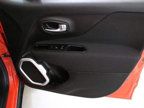 Used 2020 Jeep Renegade Latitude AWD/4WD image 31