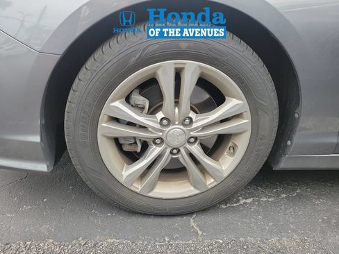 Used 2018 Hyundai Sonata Limited w/ Limited Ultimate Package 03 FWD image 4