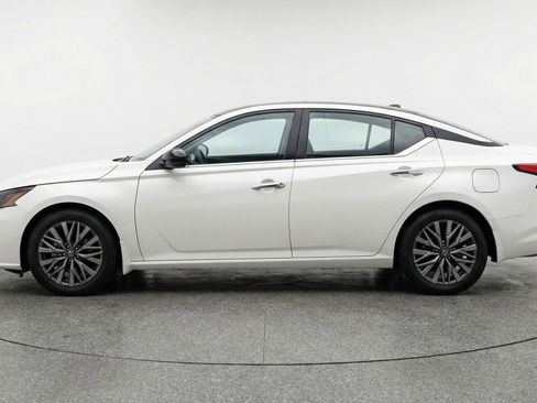 Used 2025 Nissan Altima 2.5 SV image 5