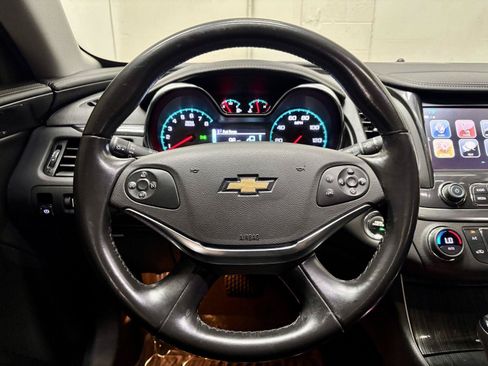 Used 2019 Chevrolet Impala LT FWD image 21