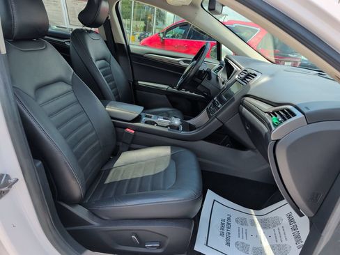 Used 2017 Ford Fusion SE w/ Fusion SE Technology Package AWD/4WD image 23