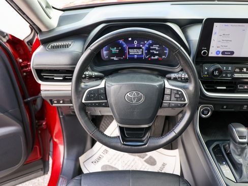 Certified 2024 Toyota Grand Highlander AWD image 51